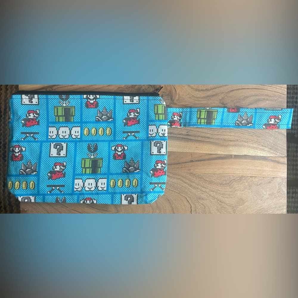 Super Mario Bros. Wristlet Organizer